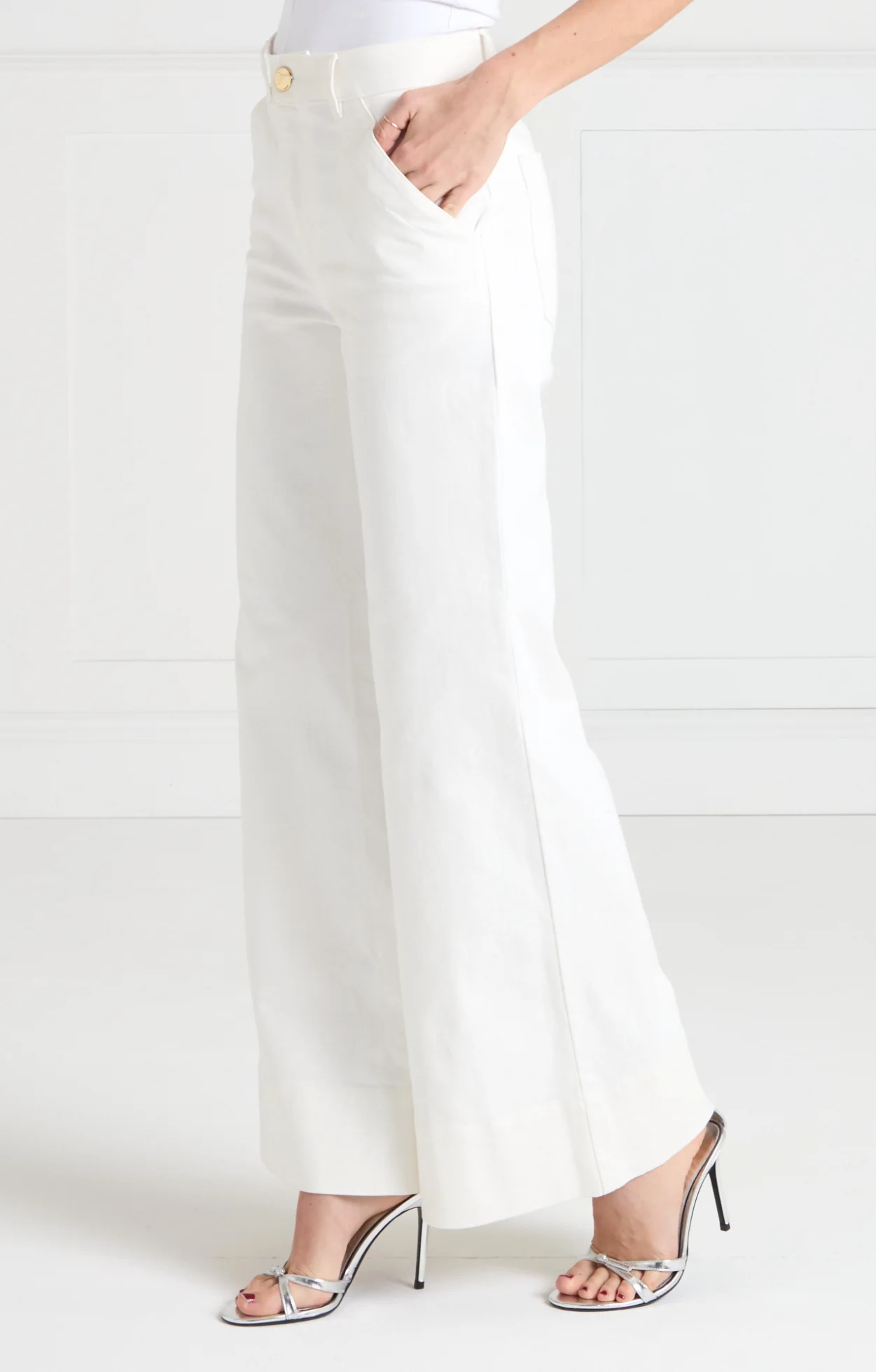 Raquel Wide-Leg Jean - White - Image 4