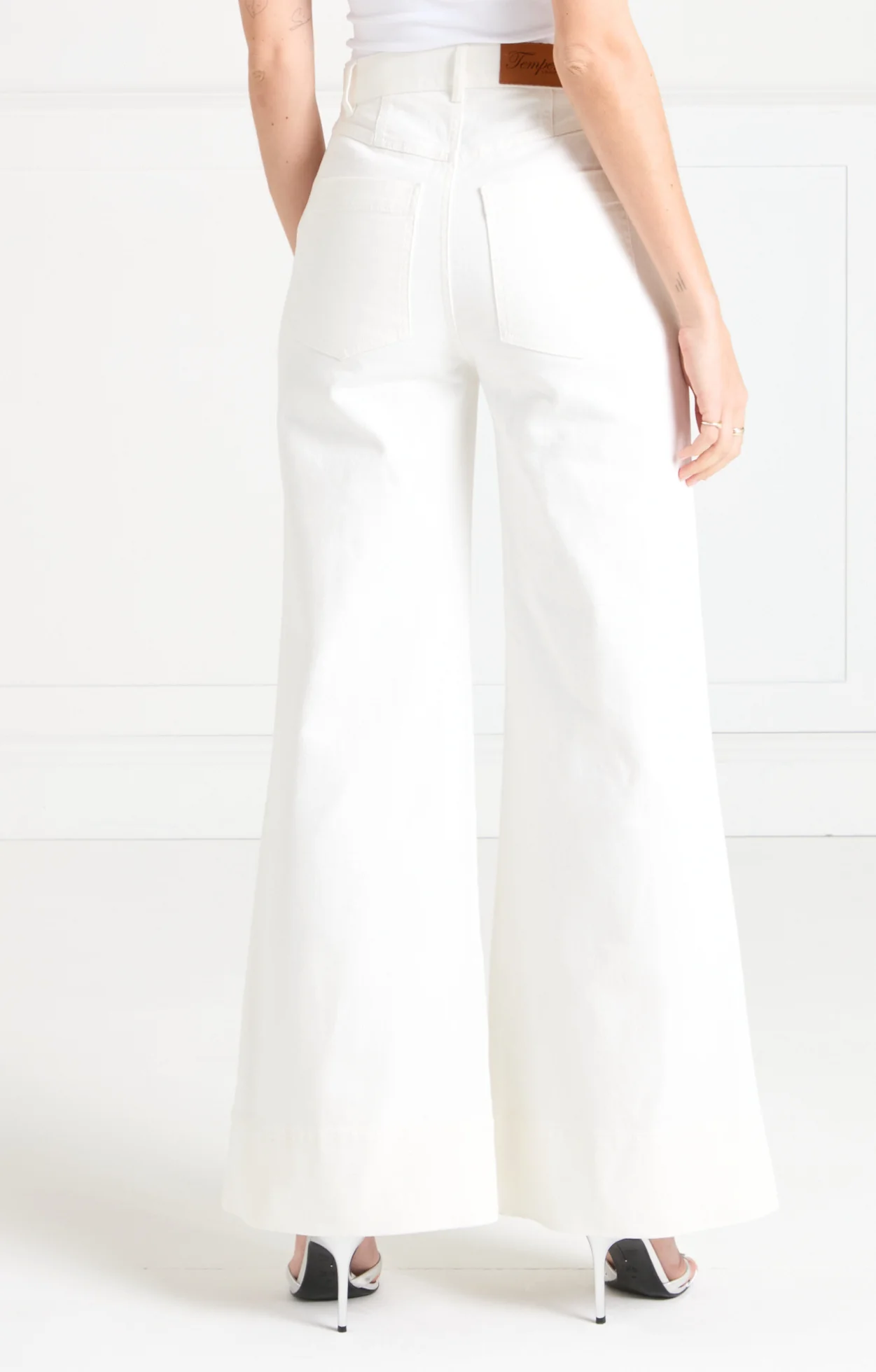 Raquel Wide-Leg Jean - White - Image 5
