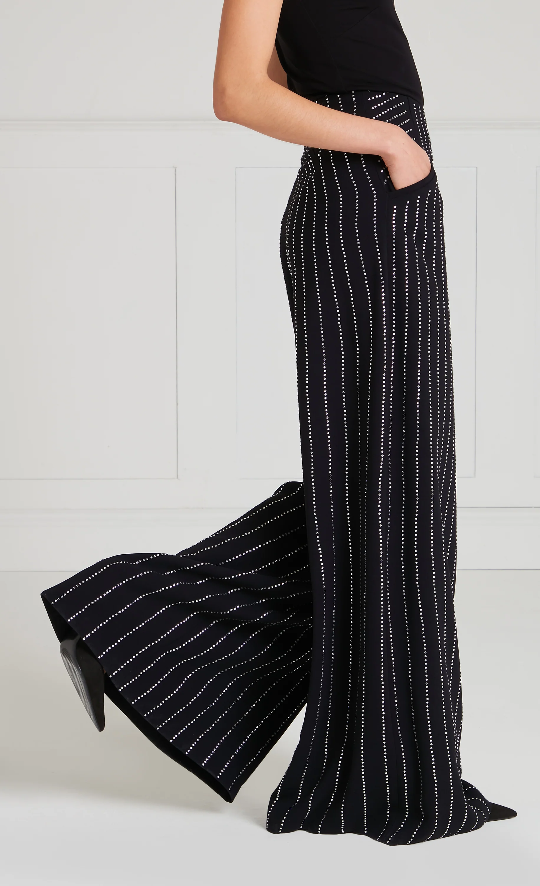 Villanelle Wide-Leg Trousers - Black - Image 4